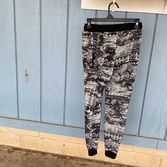 Full Tilt Gray and Black Legging Sweats - Picture 4 of 5